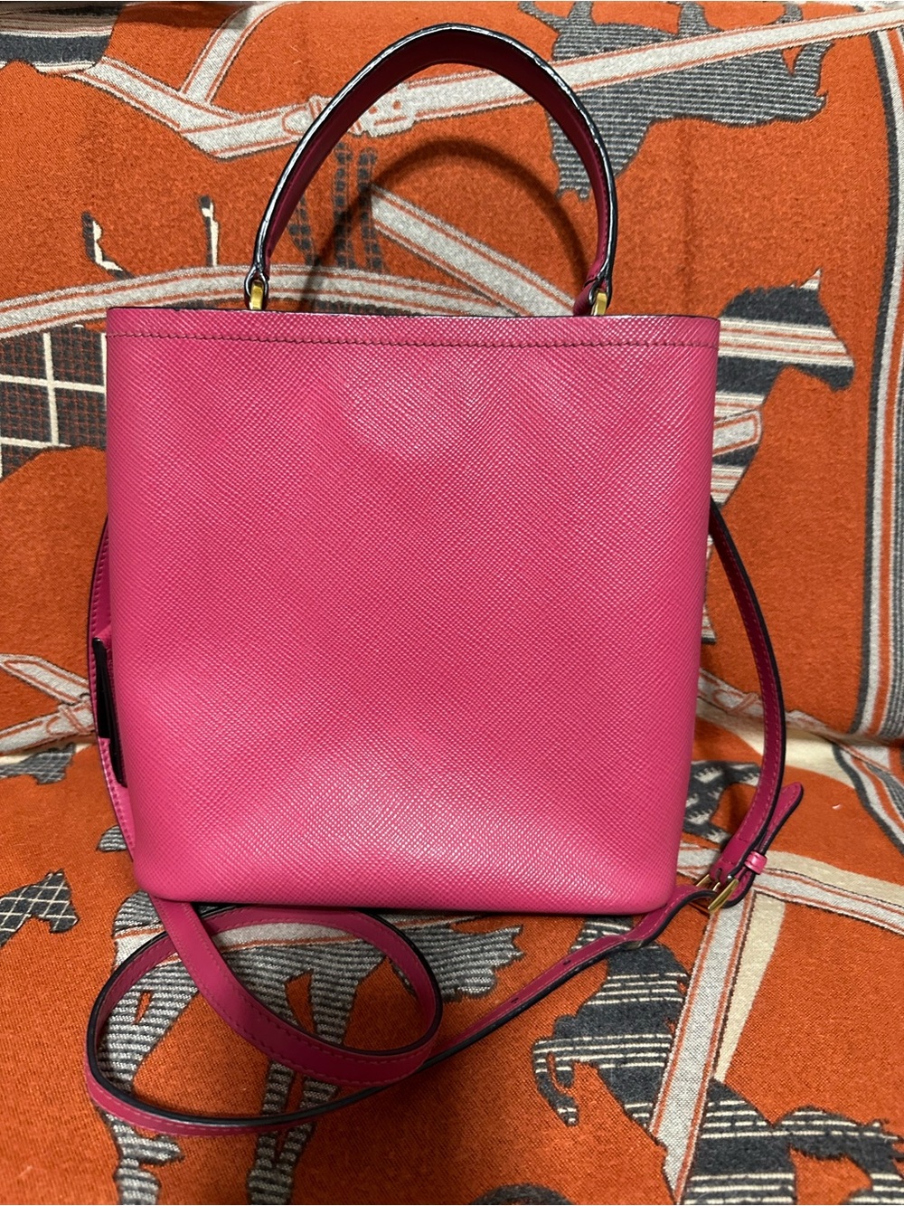 PRADA❤️🌟PINK SAFFIANO LEATHER BUCKET BAG⭐️ - Picture 3 of 10